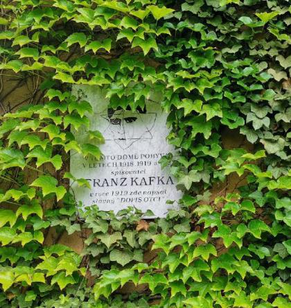 Franz Kafka v Želízích pobyl 145 dnů v letech  1918, 1919 a 1923. Že nevíte, kde jsou Želízy?